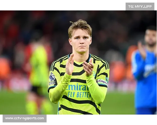 英超判罚分析阿马德手球未判理由手臂自然位置符合规则